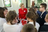 Uczniowie Szkoły Podstawowej w Tychnowach spotkali się z Pierwszą Damą [ZDJĘCIA]