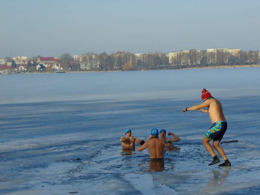  Niedzielne spotkanie morsów na plaży Lodożerców w Chodzieży.