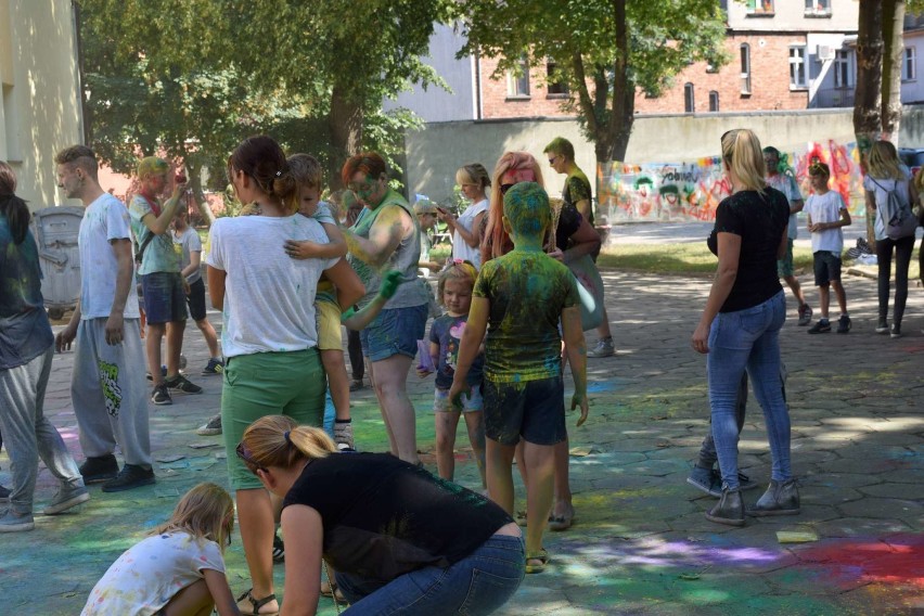 Happy Holi w Międzychodzie. Kolorowe podwórko CAK