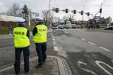 Kraków. Kierowcy omijają korki na Kamieńskiego, a policjanci wystawiają mandaty