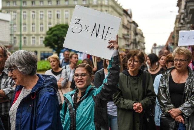 2 to nie 3: Kolejne protesty w obronie sądów