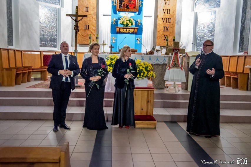Muzyka w kościelnej nawie w kościele pw. Matki Boskiej Częstochowskiej w Pleszewie