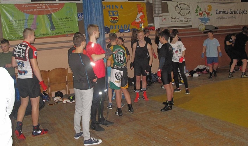 Zawodnicy Klubu Sportowego "Obra" ze Zbąszynia na obozie szkoleniowym w Grudziądzu