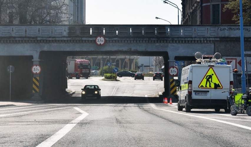 Ulica Leszczyńska w Legnicy jest już przejezdna [ZDJĘCIA]