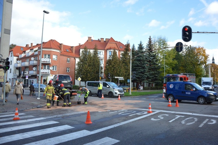 Poranna kolizja aut na skrzyżowaniu Wolności i Armii Krajowej w Lęborku