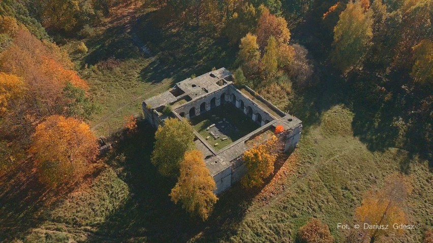 Tak wygląda mauzoleum w Wałbrzychu na zdjęciach z lotu ptaka