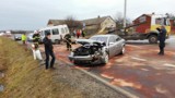 Zderzenie audi z peugeotem. Policja zatrzymała też pijanego kierowcę i rowerzystę