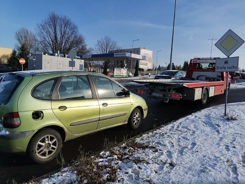 Renault blokował wjazd na parking Tesco przy ul. Energetyków...