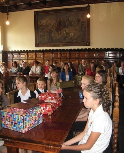 Nagrody burmistrza Chojnic:  Nagród dla najzdolniejszych uczniów z chojnickich szkół [FOTO]