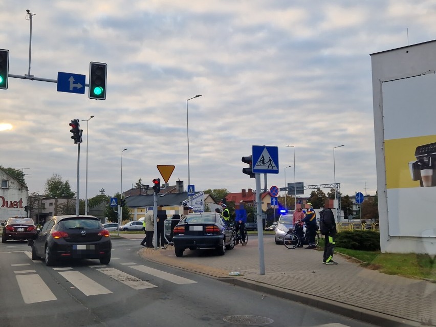 Zderzenie dwóch aut na skrzyżowaniu Wronia - Okrzei we...