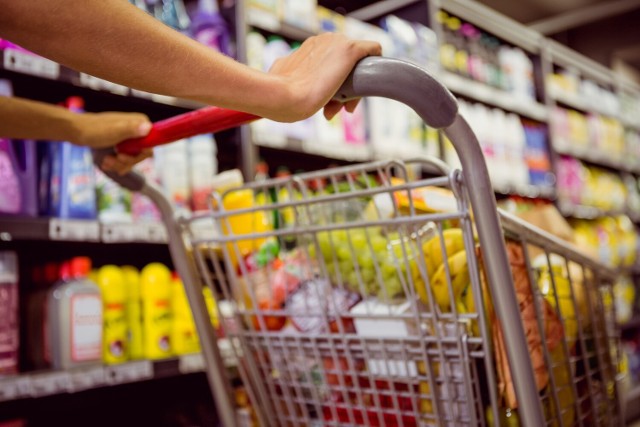 Lidl najtańszy, Biedronka z najszybszym spadkiem cen, a Auchan ponownie z największą liczbą najtańszych produktów. Koszyk zakupowy z sierpnia jest tańszy niż jeszcze miesiąc wcześniej.