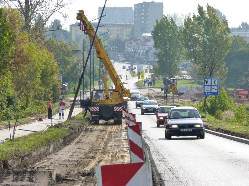 Robotnicy remontujący wiadukt zmienili pas. Ruch nada wahadłowy