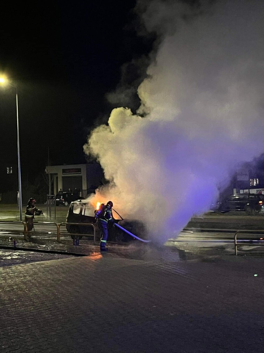 Pożar auta na Jana Pawła II we Włocławku