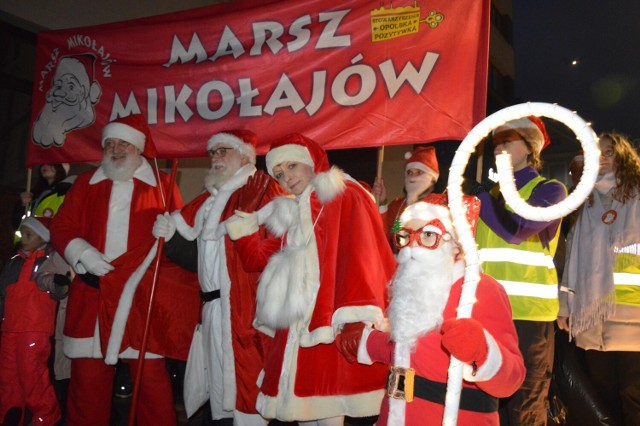 Ulicami Opola przeszedł dziś (3 grudnia) barwny Marsz Mikołajów.