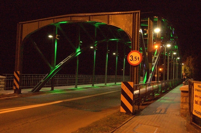 Kwidzyn: Włączono już kolorowe oświetlenie wiaduktu na ul. Mostowej