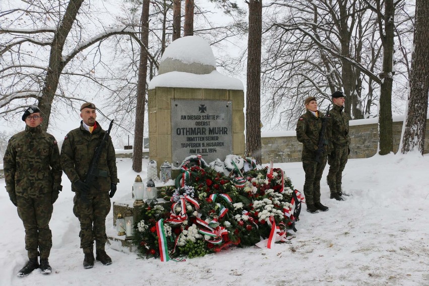 Mimo mrozu i śniegu upamiętnili 109. rocznicę Bitwy Limanowskiej na Jabłońcu 