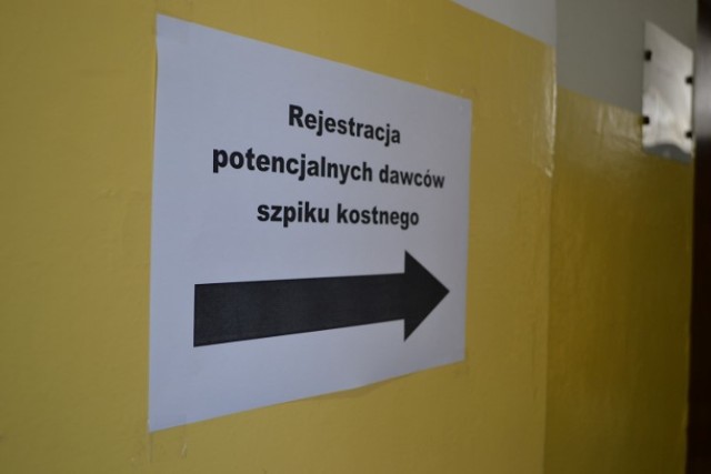 Nowy Dwór Gdański. Dziesiątki potencjalnych dawców zarejestrowało się podczas “Dnia Dawcy Szpiku” zorganizowanego w nowodworskim Zespole Szkół nr 1.