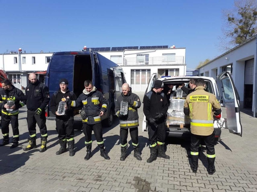 1731 litrów alkoholu do dezynfekcji dla Straży Pożarnej w Szczecinie. Zobacz zdjęcia! 