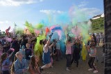 Dzień Baniek Mydlanych i Święto Kolorów w Płocku. Płocką plażę zasypały kolorowe proszki. Sprawdź, czy złapał Cię nasz aparat! [ZDJĘCIA]