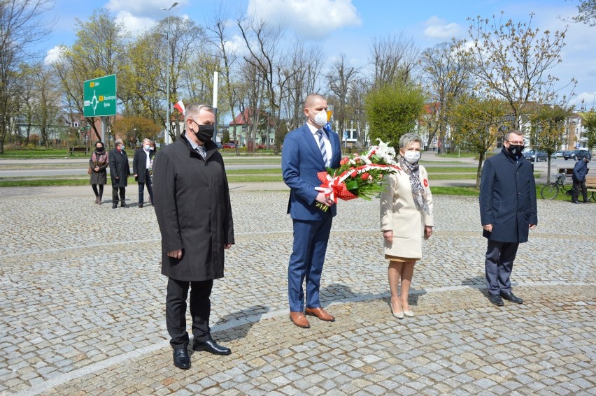 Lębork. Radna Sejmiku Wojewódzkiego i lokalne władze PiS w rocznicę Konstytucji 3 Maja