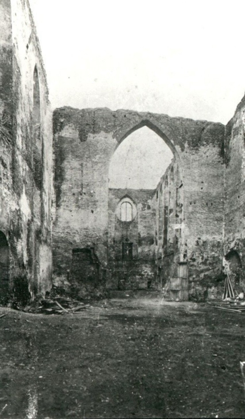 Ruiny kościoła podominikańskiego, który został podniesiony...