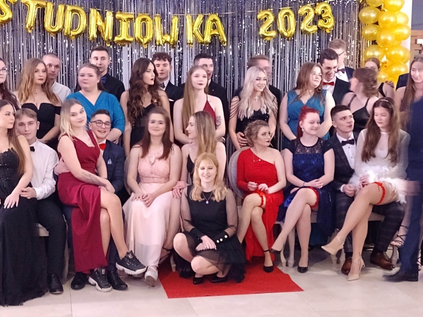 Studniówka 2023 w Zespole Szkół im. Kałużewskiego i Sylli w Zduńskiej Woli