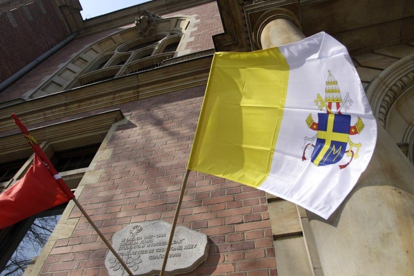 Papieskie flagi w Gdańsku