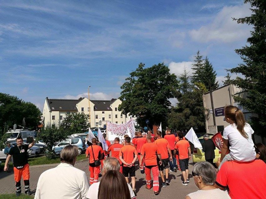 Pikieta ratowników medycznych z Jarocina