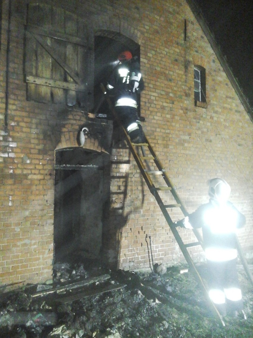 Strażacy uratowali kobietę z płonącego domu w Ząbinowicach [ZDJĘCIA] 