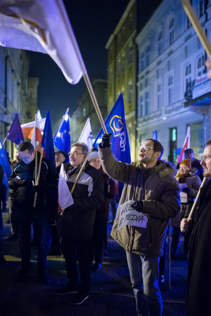 Tarnów. Protest w obronie wolnych mediów [ZDJĘCIA]