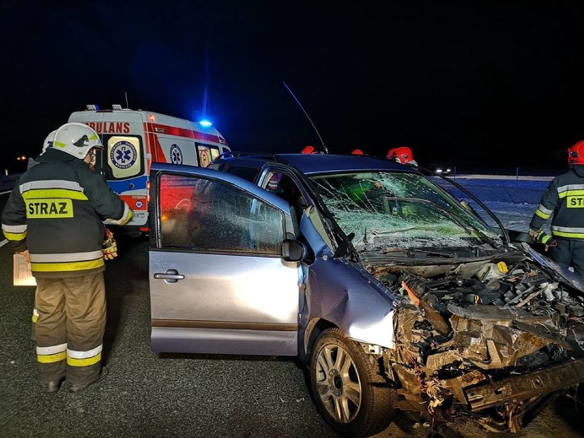 Poważny wypadek na autostradzie A2. Pięć osób rannych