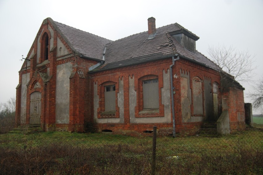 Ten budynek w Witrogoszczy wznieśli Albrechtanie pod koniec XIX w.. Po wojnie służył m.in. jako szkoła, czy klub rolnika [ZDJĘCIA]