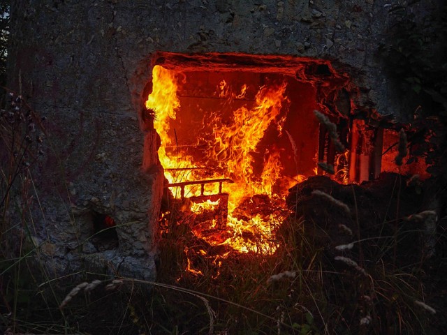 Pożar nieczynnego Wapiennika przy ulicy Hetmańskiej na Borach w Jaworznie.
