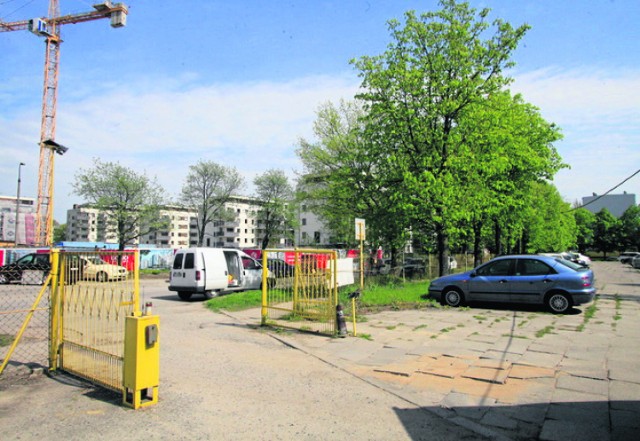 Mieszkańcy wolą mieć parking i plac zabaw, zamiast kolejnych bloków w otoczeniu parku Szarych Szeregów w Łodzi.