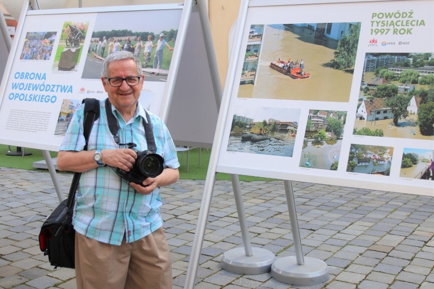 Fotografie przedstawiają ważne momenty w dziejach Opola. Na...