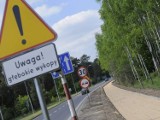 Nielegalne znaki drogowe na Koronowskiej