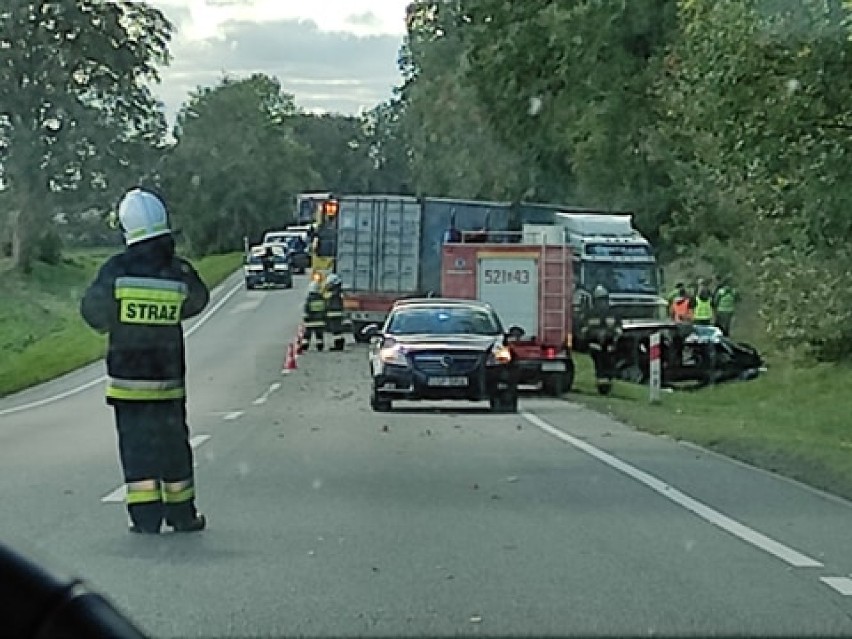 W Zdunach zderzyła się ciężarówka z autem osobowym. Są ranni 