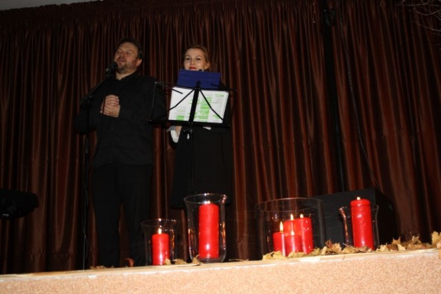 Ostaszewo. W niedzielę, 22 listopada w miejscowym Gminnym Domu Kultury i Sportu wystąpił duet muzyczny - Anna Federowicz oraz Tomasz Stroynowski.