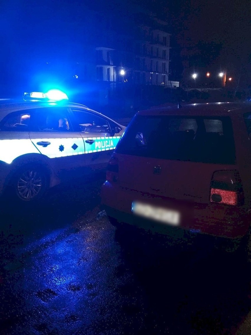 Gdańsk: Nie zatrzymał się do kontroli, uderzył w radiowóz. Pasażer też próbował uciekać, obaj byli pijani 
