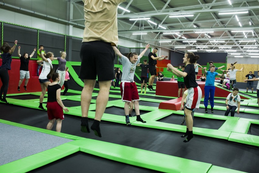 W weekend otwarcie GOjump Mateczny - kolejnego  parku trampolin w krakowie [ZDJĘCIA]
