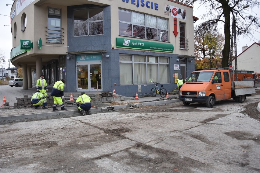 Tarnów. Utrudnienia w ruchu na remontowanej ulicy Widok. Drogowcy układają nową warstwę nawierzchni