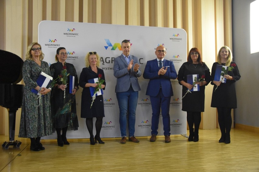 Dzień Edukacji Narodowej 2022. Nauczyciele z Wągrowca nagrodzeni przez burmistrza 