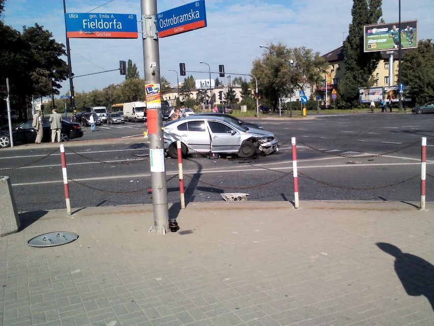 Wypadek na skrzyżowaniu Ostrobramskiej i Fieldorfa