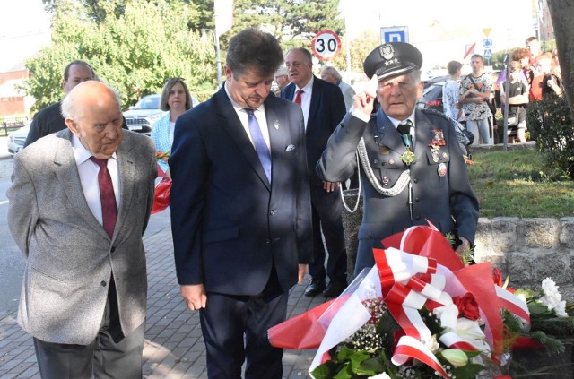 Jerzy Litwiński (z prawej) był członkiem Szarych Szeregów, których rocznica powstania również obchodzona jest 27 września.