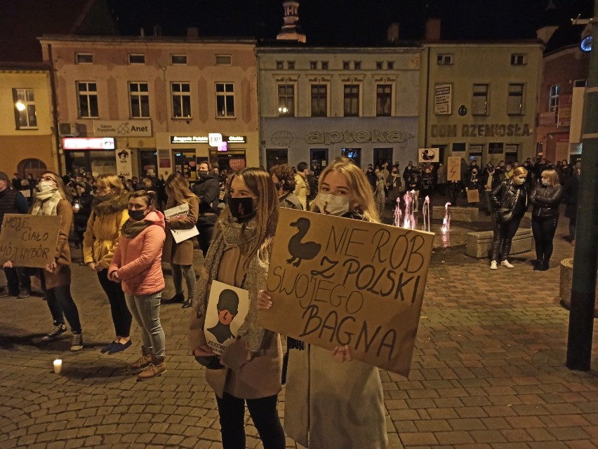 Strajk kobiet w Lublińcu. Wieczorem mieszkańcy wyszli na...