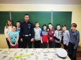Policjanci z wydziału Ruchu Drogowego naszej komendy odwiedzili dzieci ze Szkoły Podstawowej nr 2 w Kościerzynie