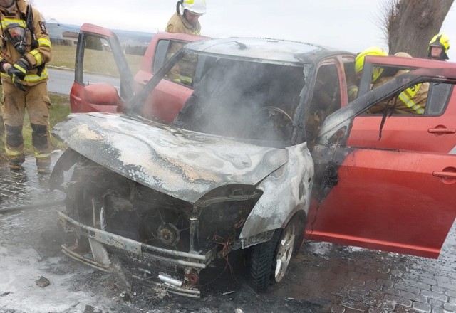 Suzuki swift w ogniu - straty spowodowane pożarem oszacowano na 15 tys. złotych