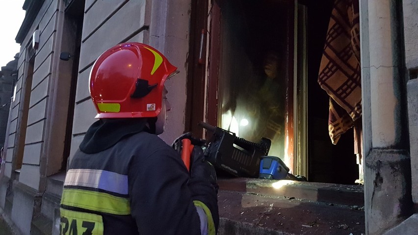 Śmiertelny pożar na Senatorskiej 25 w Łodzi. Nie żyje...