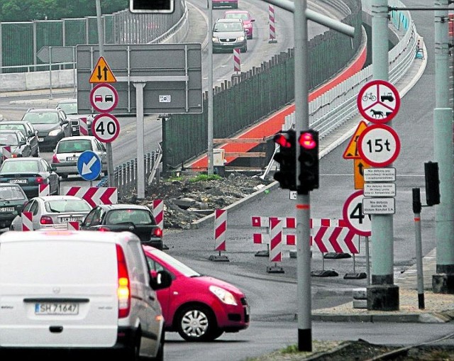 10 lipca 2013: To jest data obecnie obowiązująca oddania estakady do użytku. Gotowa będzie do końca czerwca. Później nastąpią niezbędne odbiory.