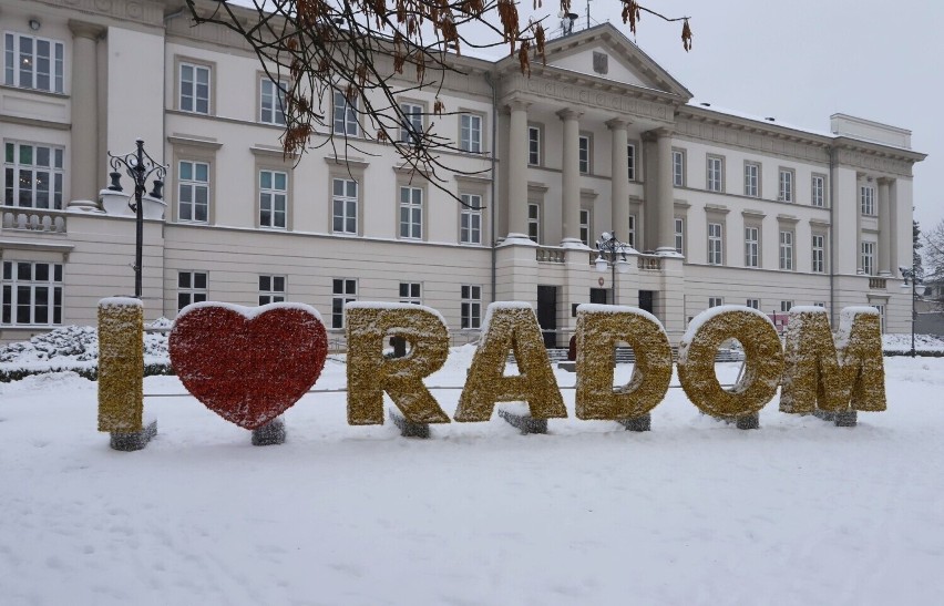 Od kilku dni w Radomiu leży śnieg. Oczywiście ciężko jest...